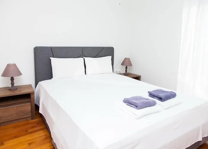 Modern Apt In Heart Of Paleo Faliro!