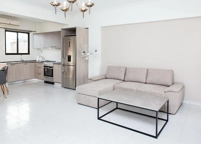 Modern Apt In Heart Of Paleo Faliro!